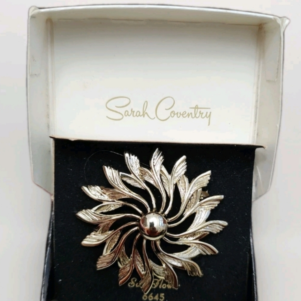 Vintage Sarah Coventry Large Sunflower Gold Tone Brooch Pin 2" Signed NIB